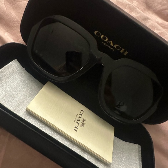 Coach sunglasses black, very good conditions no scratches - Picture 3 of 5